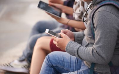Comment notre addiction au smartphone affecte notre consommation ?📱